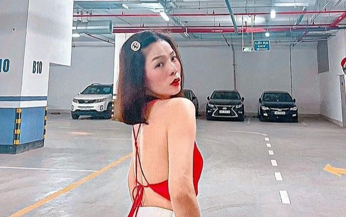 Không chỉ mỗi vòng 3, Lệ Quyên còn rất thích khoe lưng trần với style kiệm vải