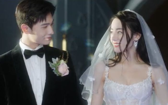 Địch Lệ Nhiệt Ba như thiên thần, nữ phụ chẳng kém cạnh - 'Em là niềm kiêu hãnh của anh' nổi là cái chắc