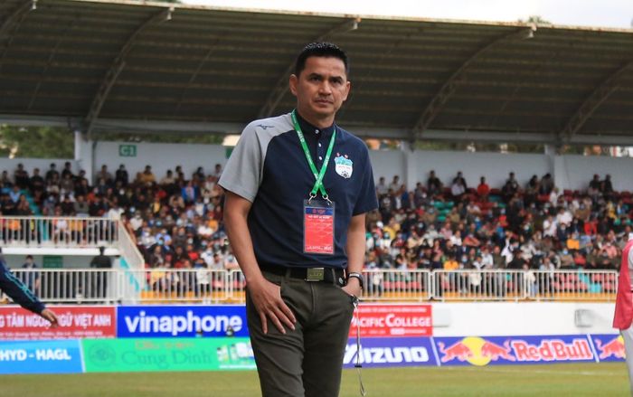 Với bầu Đức, tuyển Thái Lan đừng mơ có HLV Kiatisak