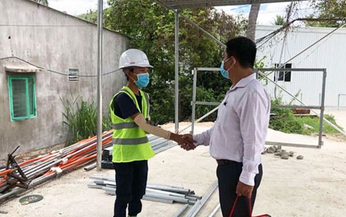 Vụ 'bánh mỳ không phải thực phẩm thiết yếu': Phó Chủ tịch P. Vĩnh Hòa đến công trường xin lỗi công dân