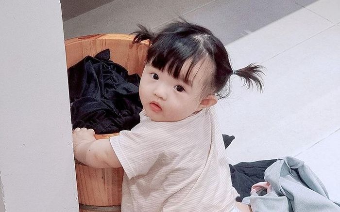 Nhiệm vụ ngày dịch của con gái Đông Nhi: Càng lớn càng được việc