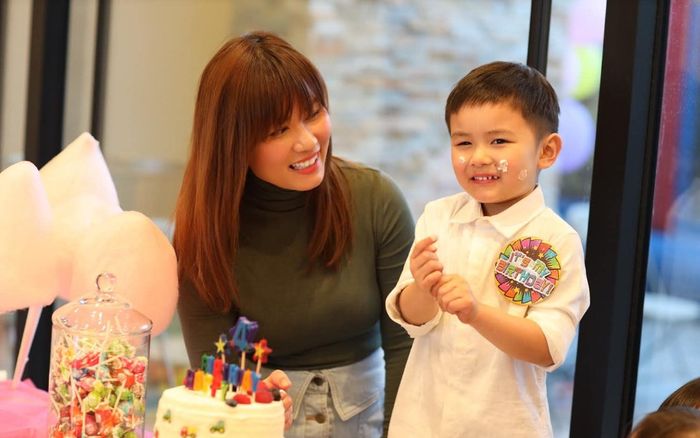 Vợ cũ Đan Trường được khen ngợi vì cách dạy con trai trước và sau khi bố mẹ ly hôn