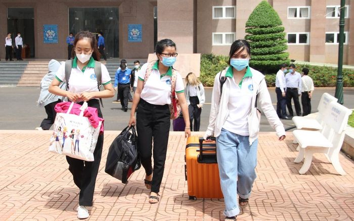 41 sinh viên Khoa Y dược ĐH Tây Nguyên lên đường hỗ trợ tỉnh Bình Dương chống dịch Covid- 19