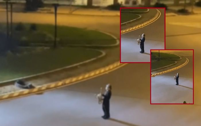 Xúc động hình ảnh người đàn ông trình diễn saxophone trong bệnh viện dã chiến!