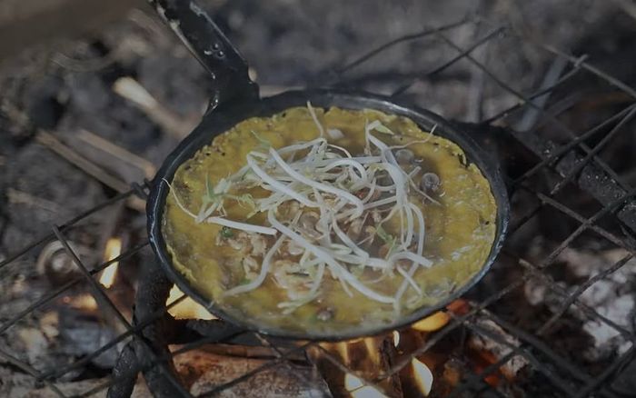 Bánh xèo tép Biển Hồ