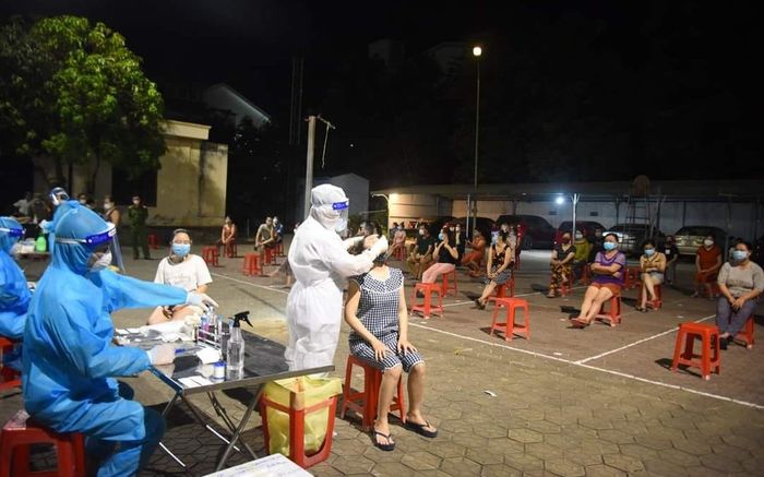 Lái xe đường dài từ Hà Nội về test nhanh nhiễm Covid-19