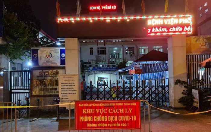 Dừng tiếp nhận bệnh nhân, cách ly Bệnh viện Phổi Hà Nội sau khi phát hiện 14 ca dương tính SARS-CoV-2