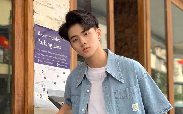 Nam sinh sở hữu gương mặt điển trai cùng thành tích thi tốt nghiệp THPT 2021 đáng ngưỡng mộ