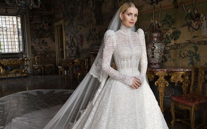 Váy cưới Dolce & Gabbana lộng lẫy đến nghẹt thở của cháu gái Công nương Diana