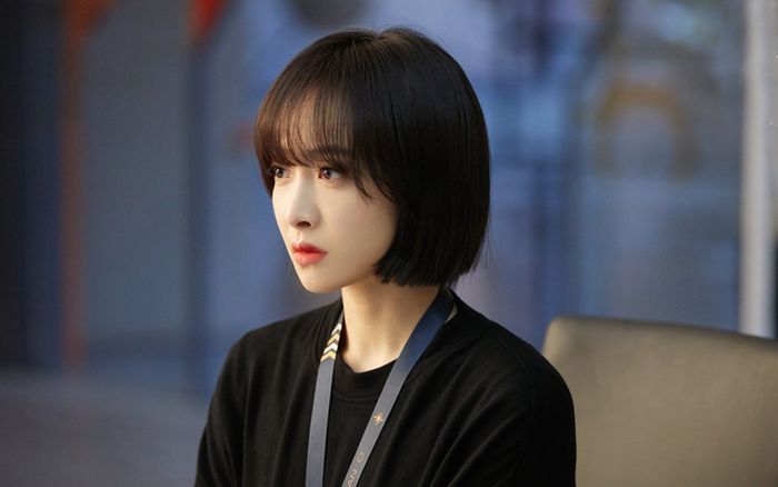 Tống Thiến cô độc khi bị đồng nghiệp cô lập