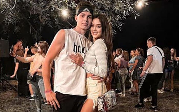 Bạn gái thủ môn Bùi Tiến Dũng 'tình tứ' cùng trai lạ ở châu Âu