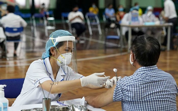 TP.HCM sẽ tiêm vaccine COVID-19 cho người dân sau 18h