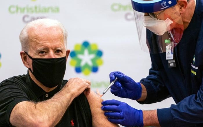 Ông Biden muốn người Mỹ tiêm vaccine Covid-19 được tặng 100 USD