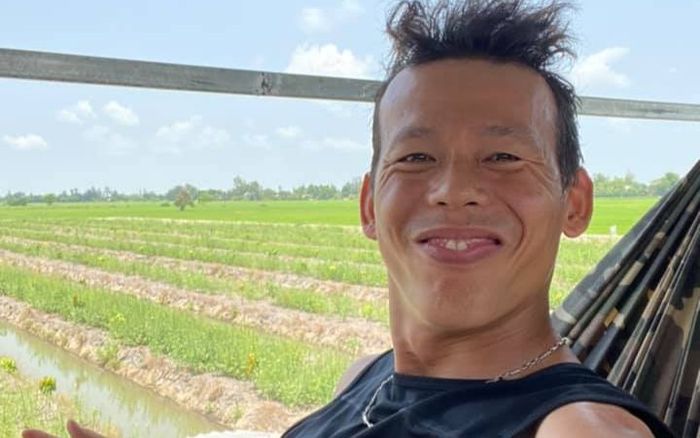 Thủ môn Bùi Tấn Trường: 12 tuổi bán vé số, đánh bạc và hút thuốc, sau đổi đời nhờ bóng đá