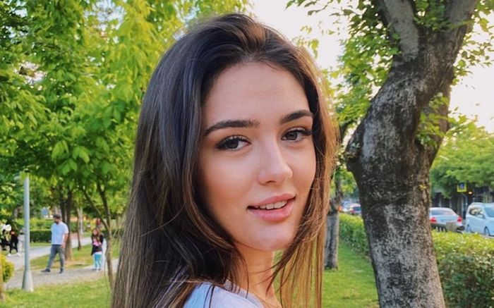 Thiên thần bóng chuyền cao 1m97: Nụ cười gây thương nhớ cánh mày râu