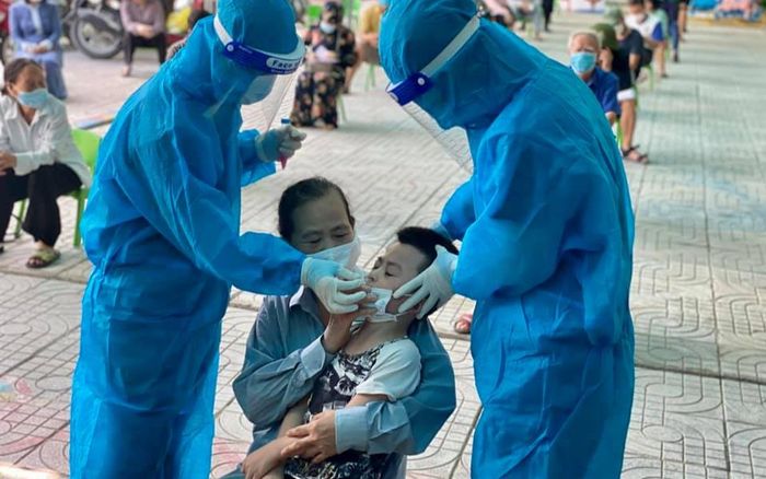 Nghệ An: 2 nữ nhân viên y tế tại một bệnh viện nhiễm Covid-19