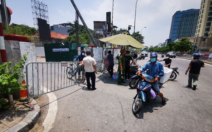 Video cách ly y tế một phần phường Chương Dương gần 23.000 dân sau ca dân phòng nghi mắc Covid-19