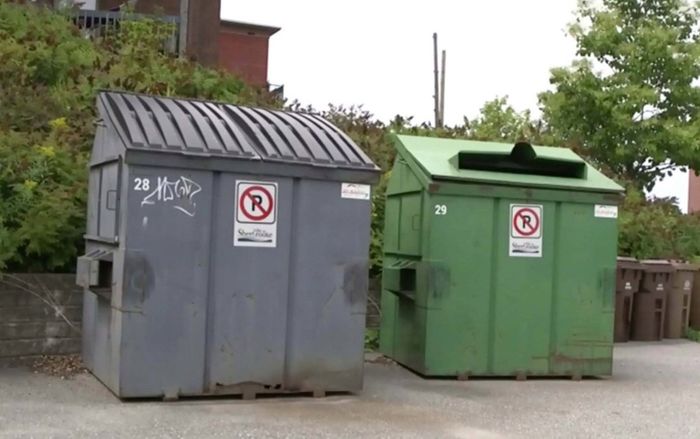 Cảnh sát vứt thi thể người phụ nữ chết cháy vào thùng rác vì nhầm là hình nộm