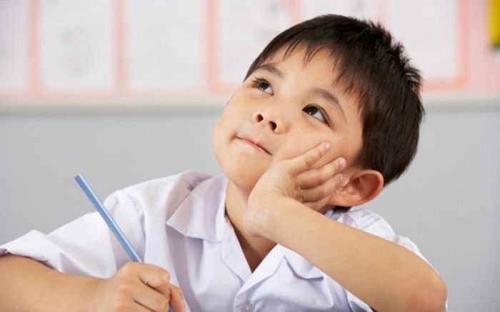 Được yêu cầu viết đoạn văn giới thiệu bản thân, cậu bé lớp 1 ghi đúng 1 dòng khiến cô giáo...ngã ngửa