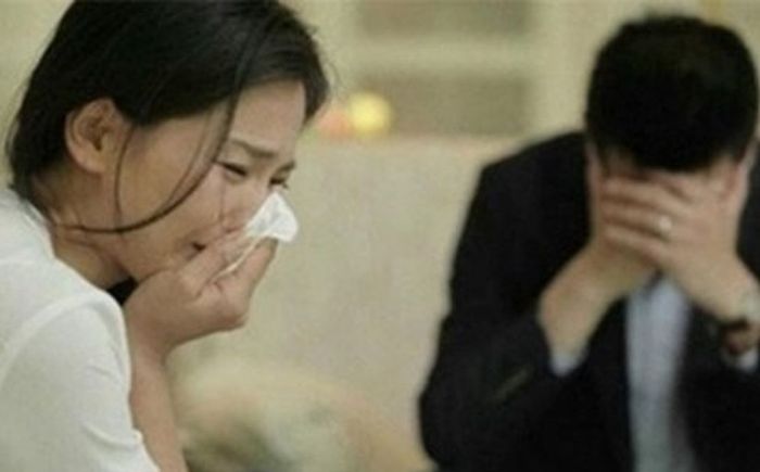 Kết hôn 4 năm nhưng chồng chưa một lần chạm tới, vợ lén kiểm tra điện thoại và phát hiện bí mật động trời