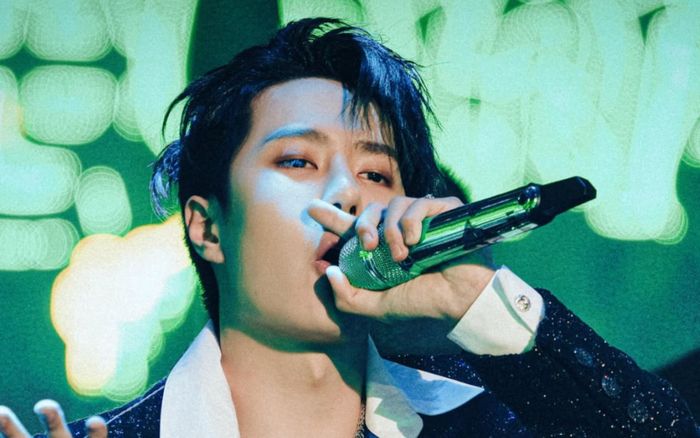 Chuyện giờ mới kể: Vương Nhất Bác 'dính như sam' với UNIQ ở hậu trường concert của công ty