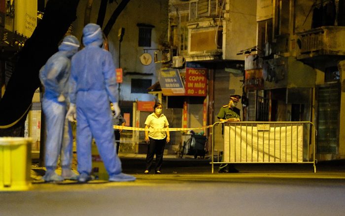 Hà Nội: Tạm phong tỏa một ngõ tại quận Hai Bà Trưng sau khi phát hiện 20 ca nghi mắc Covid-19