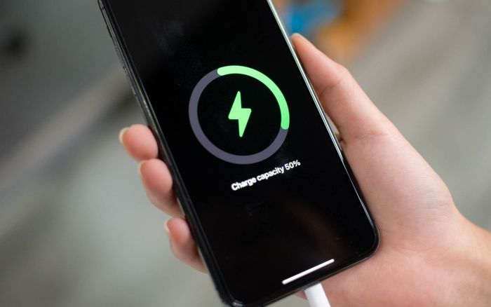 Cách kiểm tra chu kỳ sạc khi mua iPhone cũ