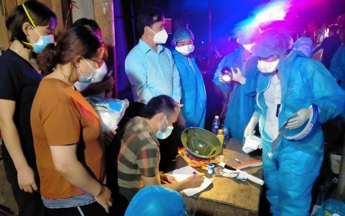 2 người đi xe máy từ Bình Dương về Nghệ An dương tính với Covid-19