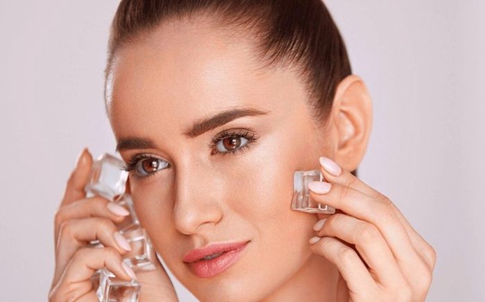 Làm đẹp mùa giãn cách: Chăm sóc da bằng nước đá ngay tại nhà