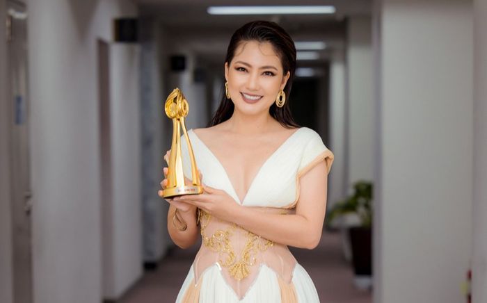 Bị nói là 'con khùng' bị chồng bỏ', Ngọc Lan đáp trả: 'Em là con khùng còn chị là con tôm'