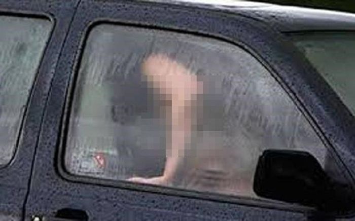 Đang 'ân ái' trong xe ô tô thì đột quỵ, thiếu nữ khiến bạn trai sợ khiếp vía
