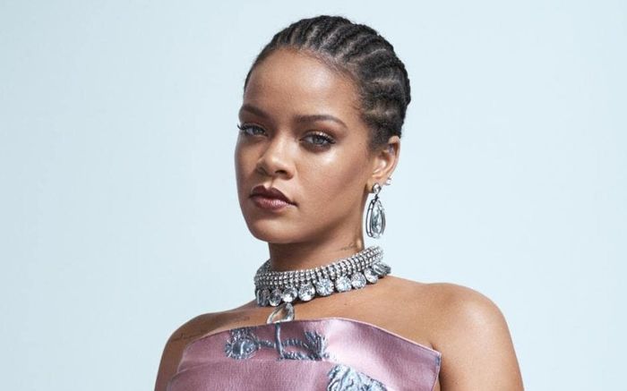 Rihanna trở thành tỷ phú với khối tài sản 1.7 tỷ USD, fan năn nỉ 'ra album đi, đừng kinh doanh nữa'