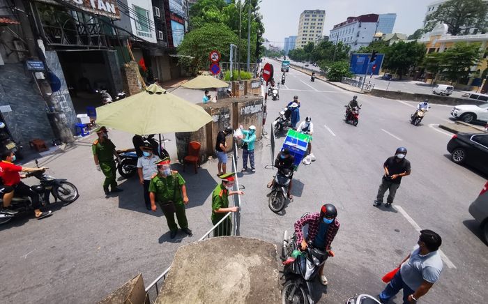 Sáng 7/8: Hà Nội thêm 18 ca dương tính mới với SARS-CoV-2, trong đó có 7 ca tại cộng đồng