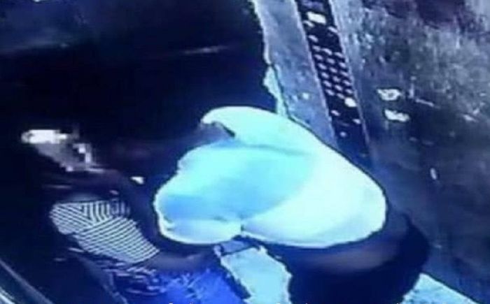 Bất ngờ bị cưỡng hôn trong thang máy, cô gái làm một việc khiến kẻ biến thái hoảng hốt bỏ chạy