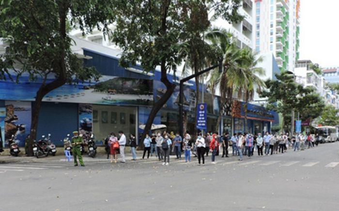 Một tình nguyện viên dương tính với Covid-19 tại điểm tiêm vắc xin, gần 1000 người phải xét nghiệm