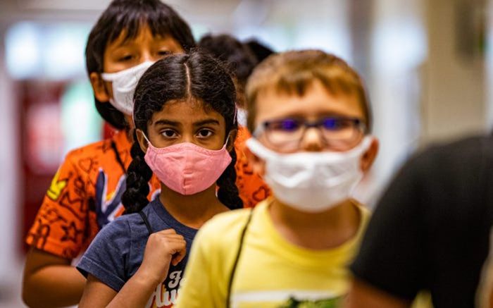 Thế giới chạy đua tiêm vaccine, đeo khẩu trang giữa lúc chủng Delta lây lan khủng khiếp