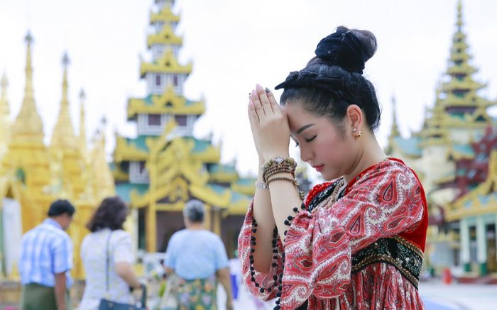 Thúy Nga gửi 200 triệu về Việt Nam làm từ thiện để cầu nguyện cho ca sĩ Kim Ngân