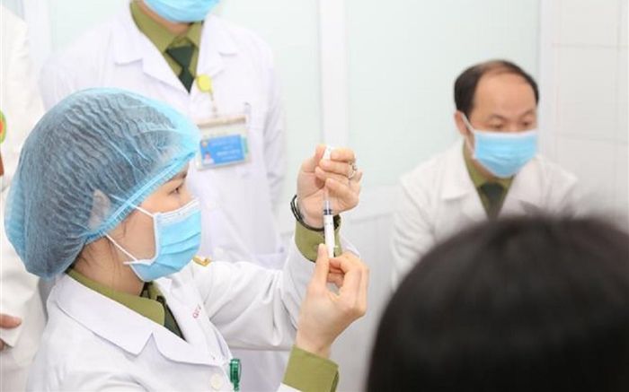 TP.HCM lo hết vaccine sau ngày 9/8