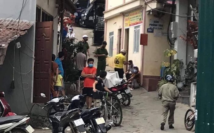 Sau khi làm thủ tục ly hôn, chồng dùng dao truy sát rồi bóp cổ khiến vợ tử vong