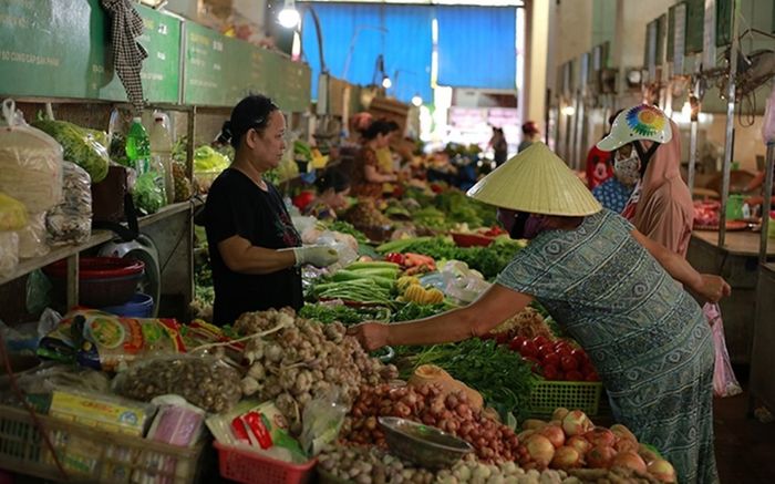 TP.HCM: Tổ chức lại việc bán lương thực, thực phẩm thiết yếu tại các chợ truyền thống đang tạm ngưng