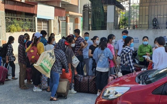 Hiệu trưởng ở Thanh Hóa bị kiểm điểm vì định đưa học sinh đi thực tập giữa mùa dịch