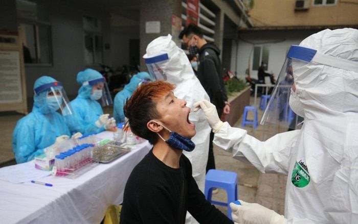 Sáng 11/8 thêm 4.802 ca mắc COVID-19, TPHCM có 2.128 ca