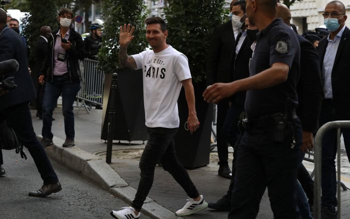 VIDEO: Messi được hộ tống như nguyên thủ quốc gia