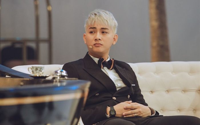 Hoài Lâm hoảng loạn tiết lộ từng 4 lần vào bệnh viện tâm thần, ám chỉ đang bị 'ai đó' kiểm soát?