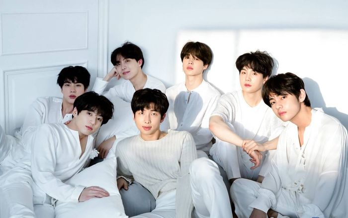 BTS là nghệ sĩ đầu tiên của Hàn Quốc bán được hơn 30 triệu album