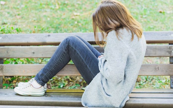 Thấy con gái 11 tuổi bụng to bất thường, ông bố trói lại đánh đến bất tỉnh rồi bàng hoàng khi vỡ lẽ