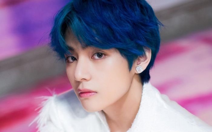 V (BTS) chia sẻ hoạt động thường làm khi ở nhà một mình: dành hàng giờ chỉ để làm việc này