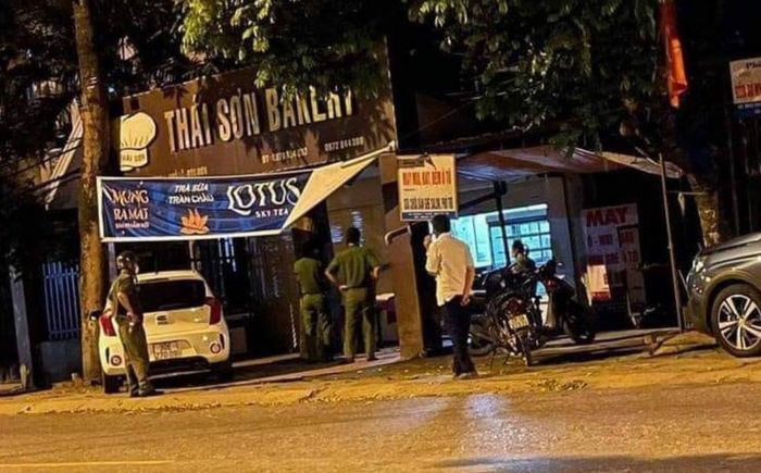 Tá hoả phát hiện nam thanh niên tử vong trong tiệm bánh ngọt ở Hà Nội