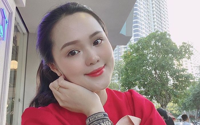 Vợ Duy Mạnh bị tố nhập nhằng lương bổng, cố 'luồn lách' để nhân viên đi làm giữa giãn cách xã hội