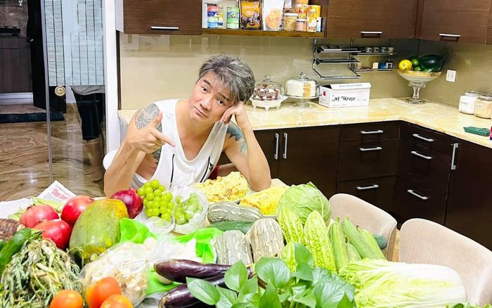 Khoe đồ ăn ngon trong mùa dịch bao người thiếu thốn, sao Việt bị dân mạng chỉ trích